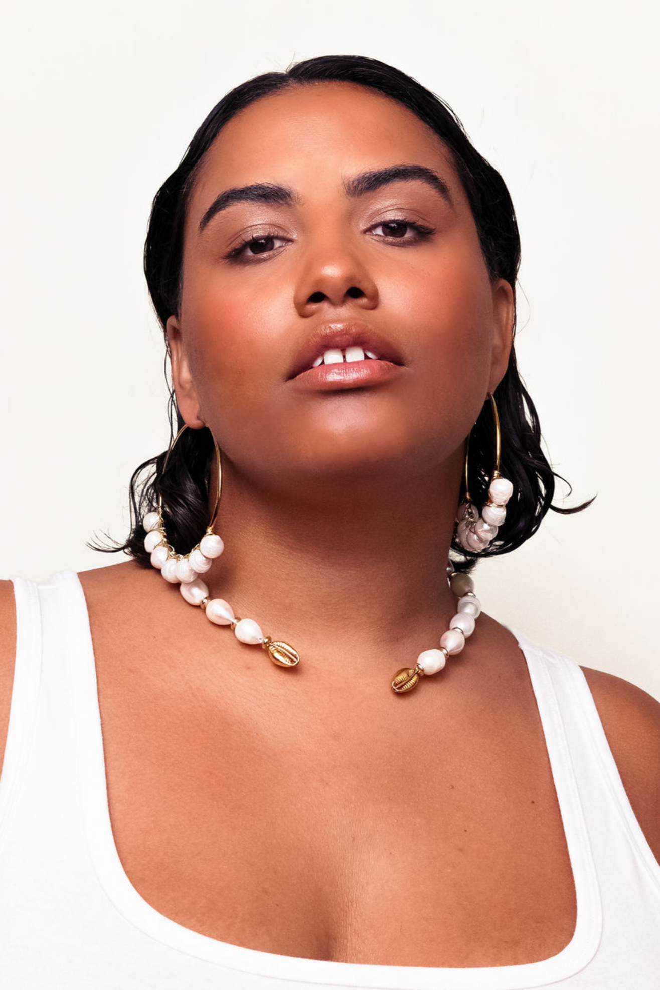 ABUNDANCE HOOPS IN GOLD